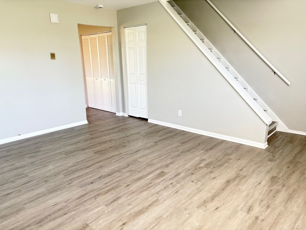 724 Oakton Rd - Photo 6 of 17