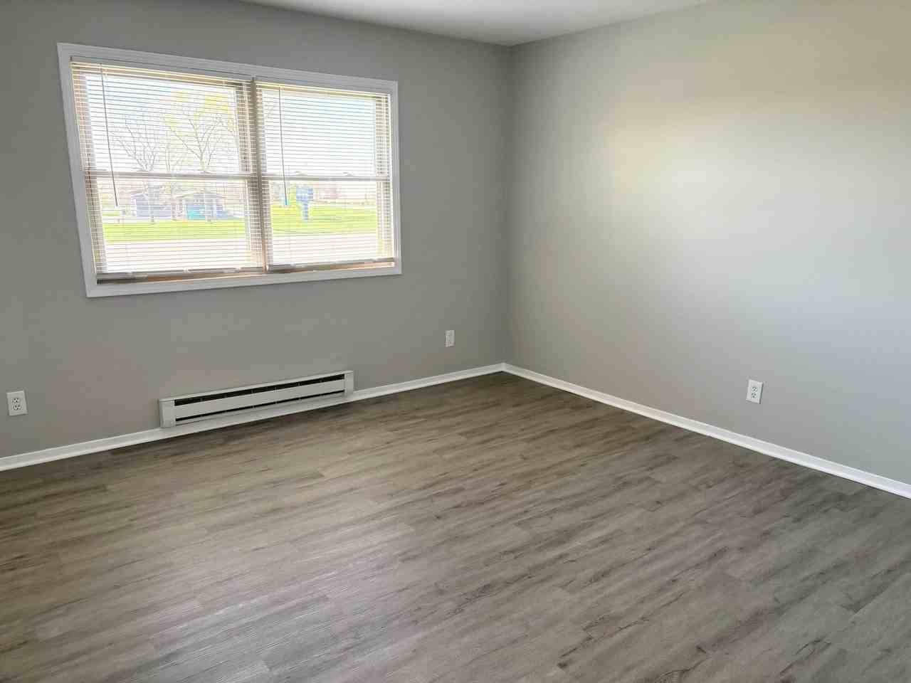 724 Oakton Rd - Photo 7 of 17