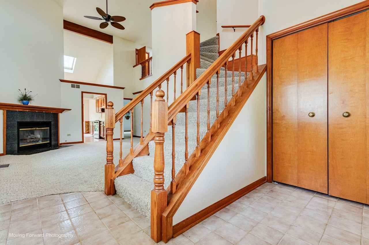 69 N Lambert Rd - Photo 5 of 19