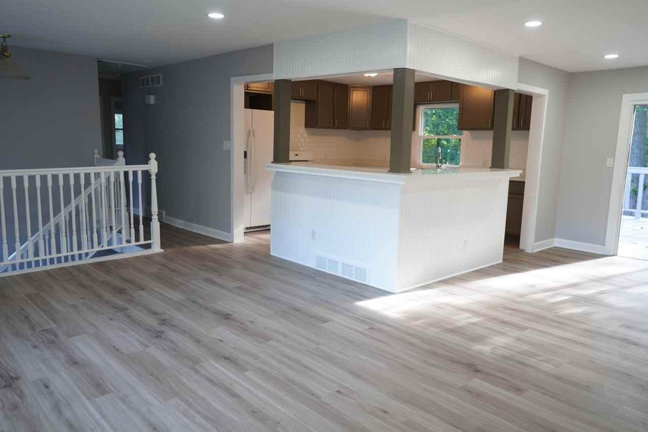 1501 N Freund Ave - Photo 7 of 32