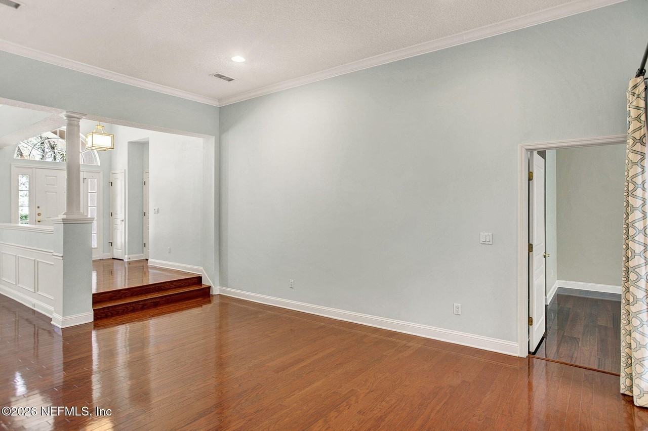 1837 Forest Glen Way - Photo 4 of 50