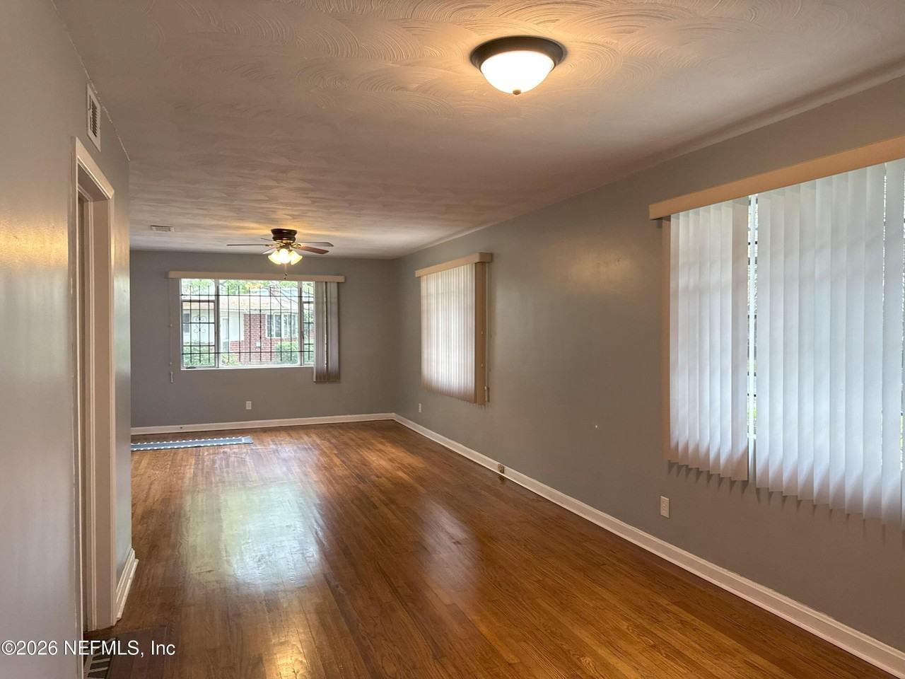 1071 Reiman St - Photo 2 of 9