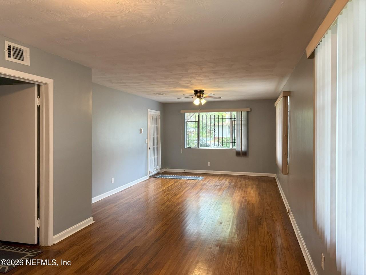 1071 Reiman St - Photo 3 of 9