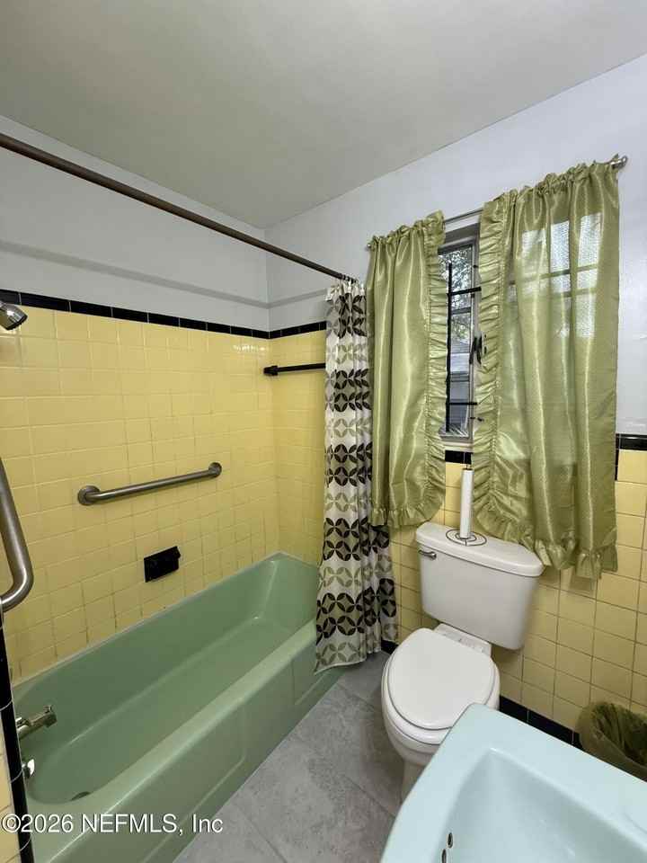 1071 Reiman St - Photo 5 of 9