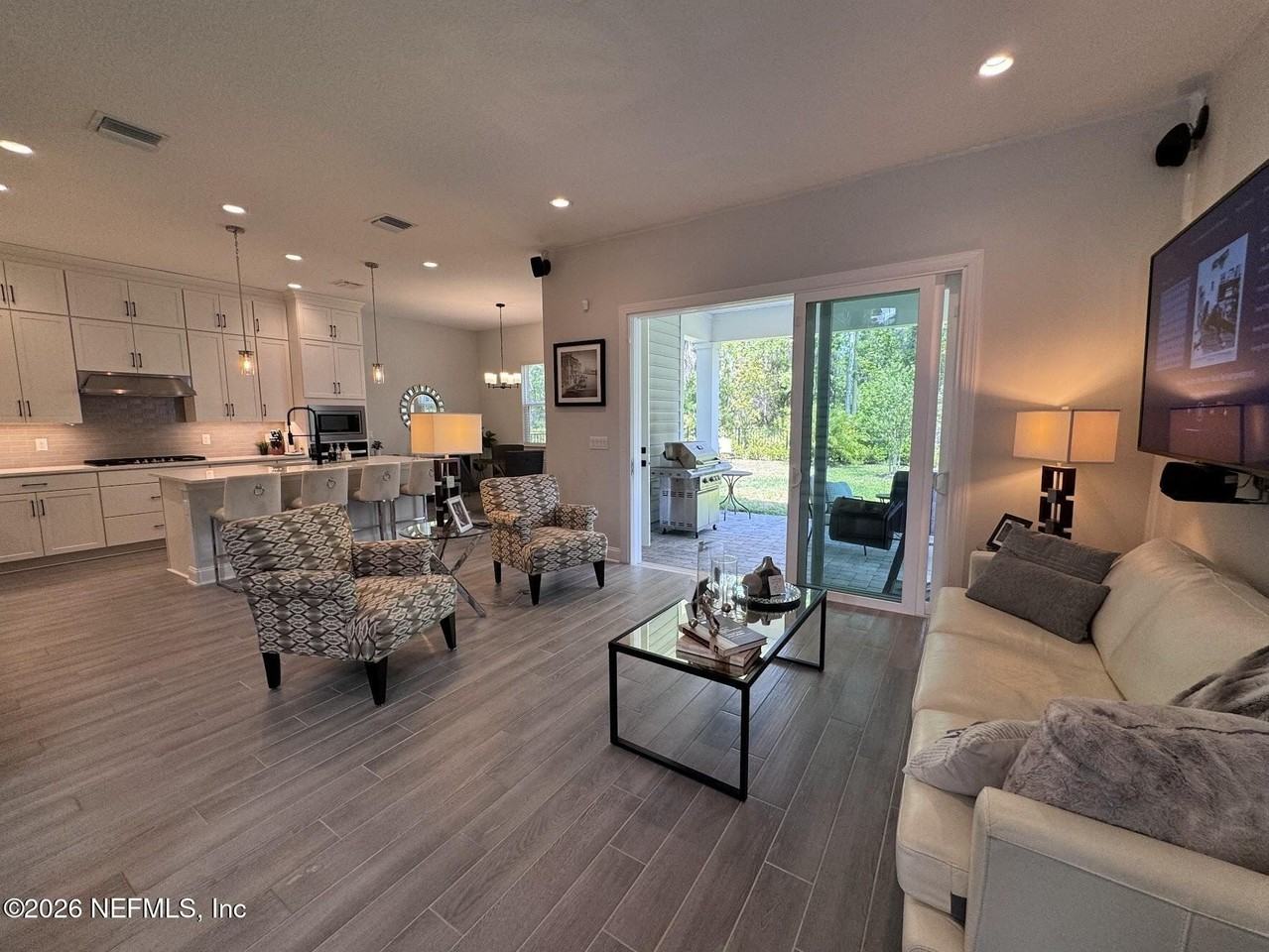 128 Zephyr Dr - Photo 7 of 50