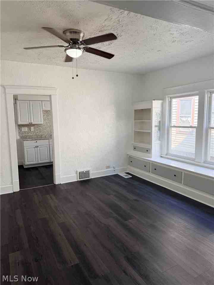 11913 Cromwell Ave #DN - Photo 4 of 14