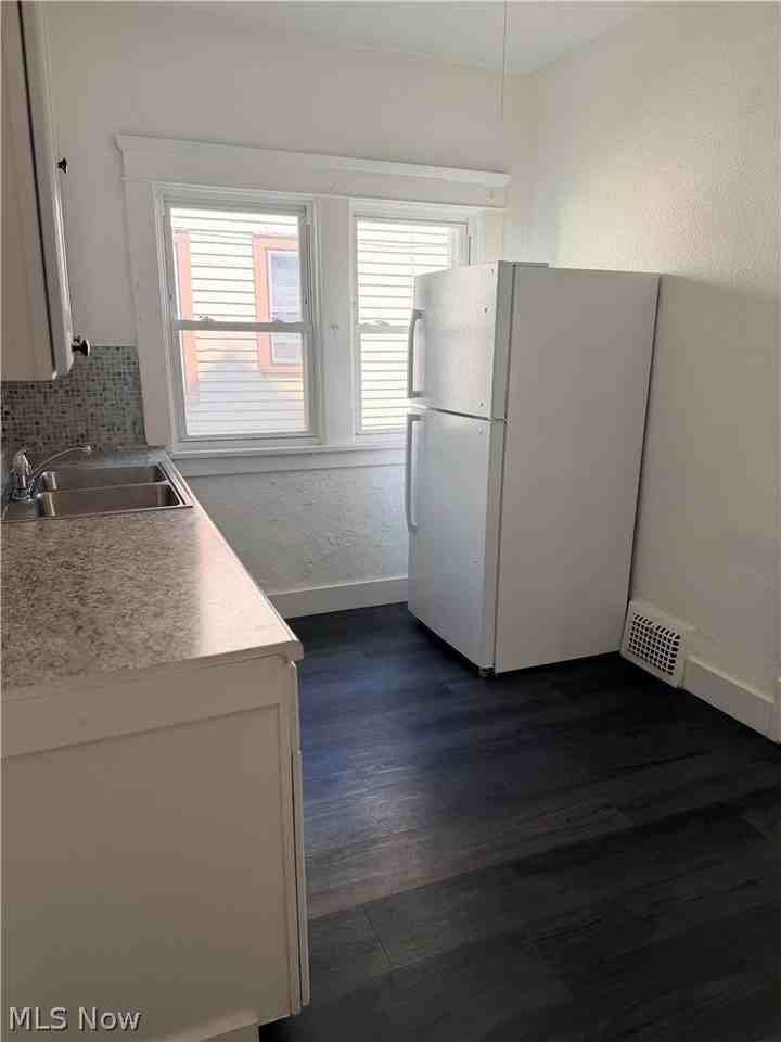 11913 Cromwell Ave #DN - Photo 7 of 14