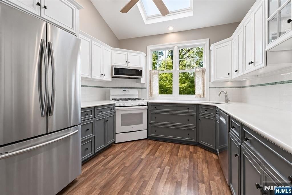 60 Oak Ave - Photo 5 of 13