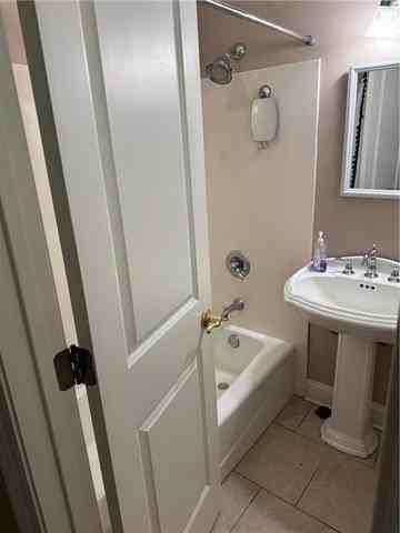 5661B Woodlawn Pl - Photo 5 of 6