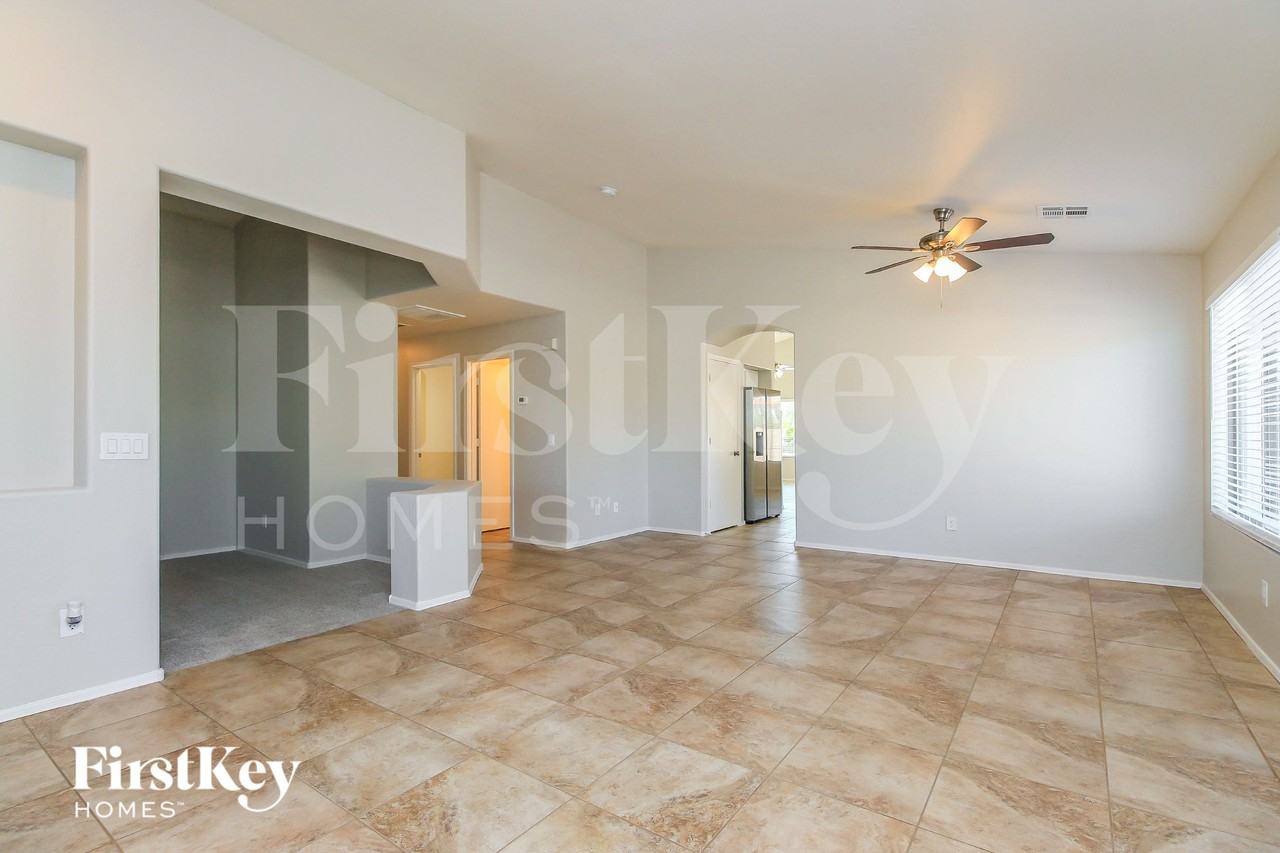 2647 W Canyon Way - Photo 5 of 18