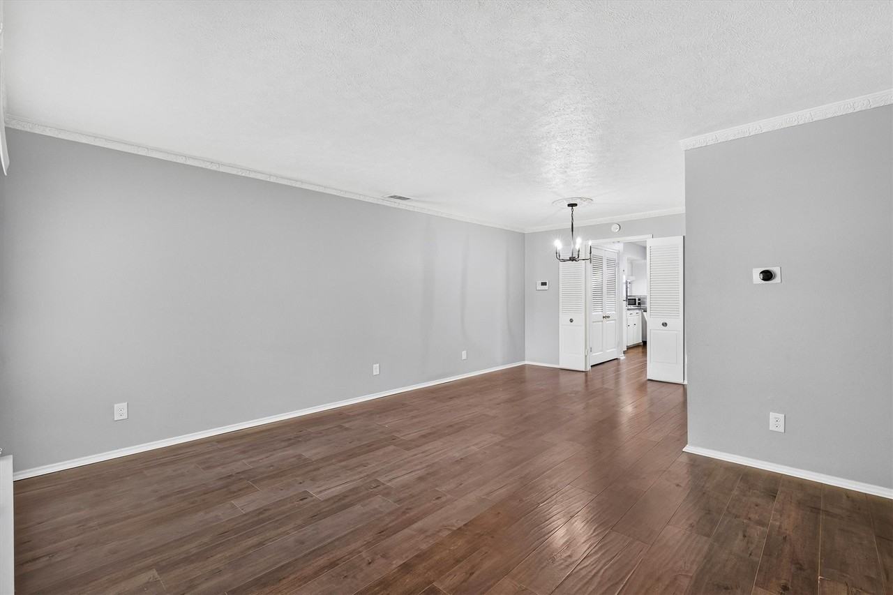 11143 Joymeadow Dr - Photo 6 of 40