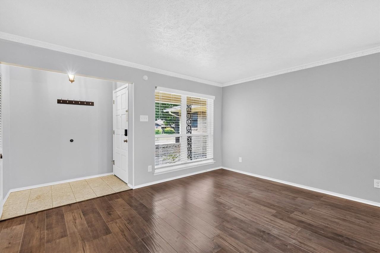 11143 Joymeadow Dr - Photo 7 of 40