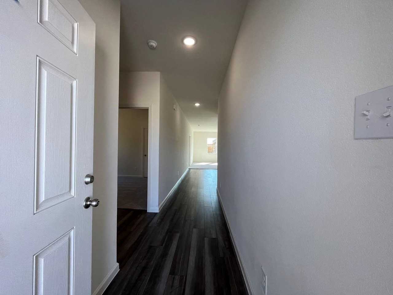 786 Yorkshire Dr - Photo 4 of 25