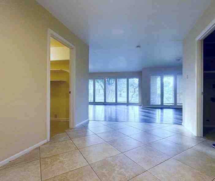 1303 Northlake Dr - Photo 5 of 30