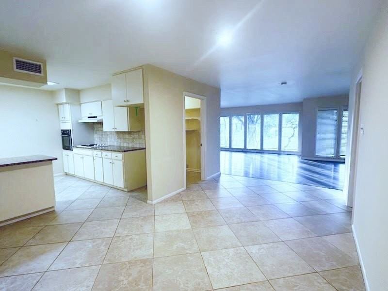 1303 Northlake Dr - Photo 6 of 30