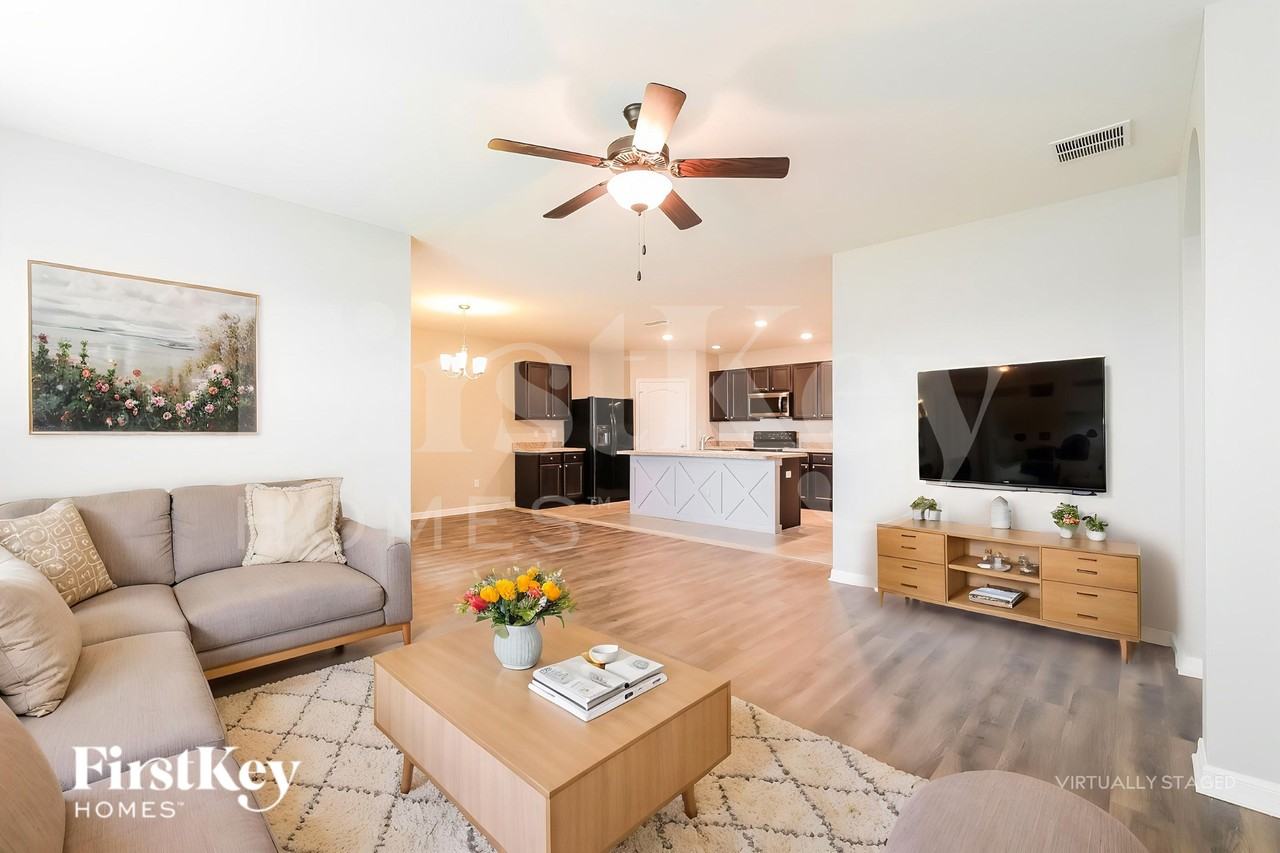 211 Bella Dr - Photo 4 of 19