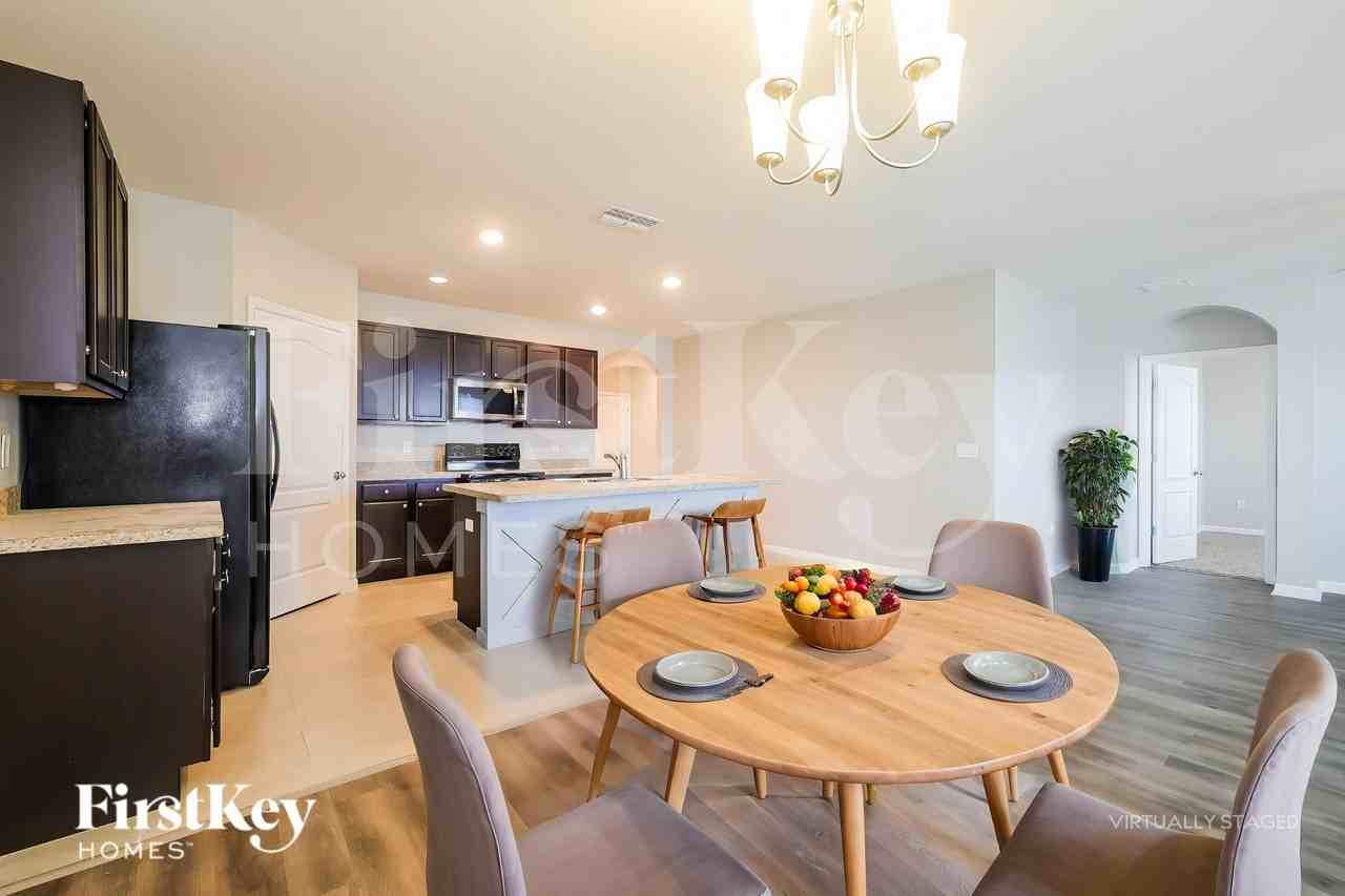 211 Bella Dr - Photo 6 of 19