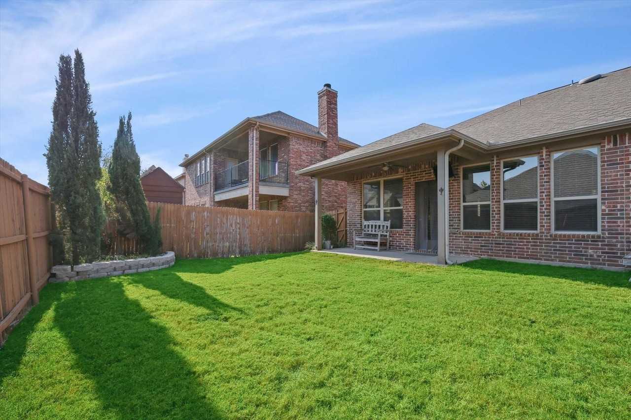 16328 White Rock Blvd - Photo 2 of 18