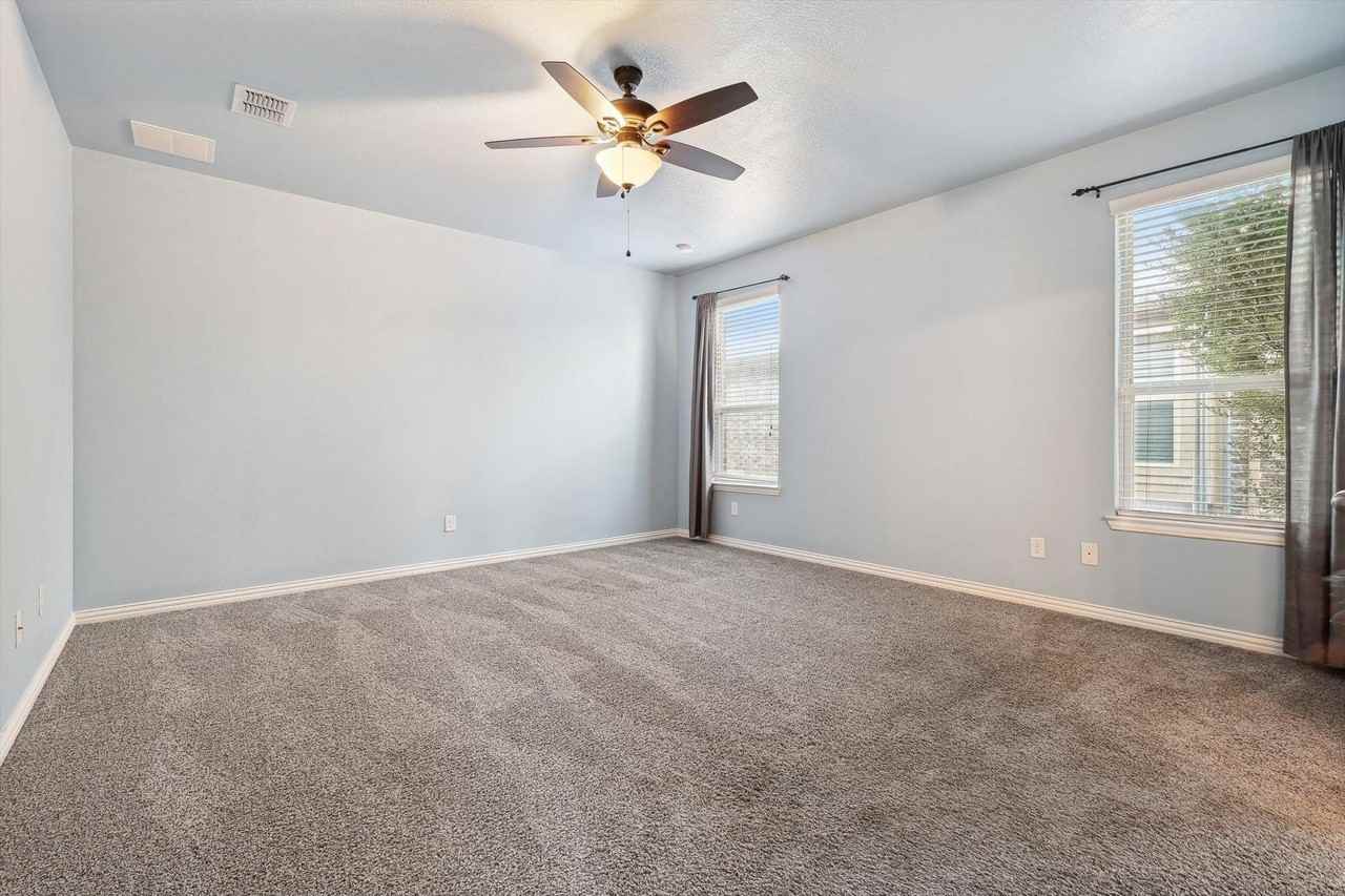16328 White Rock Blvd - Photo 5 of 18