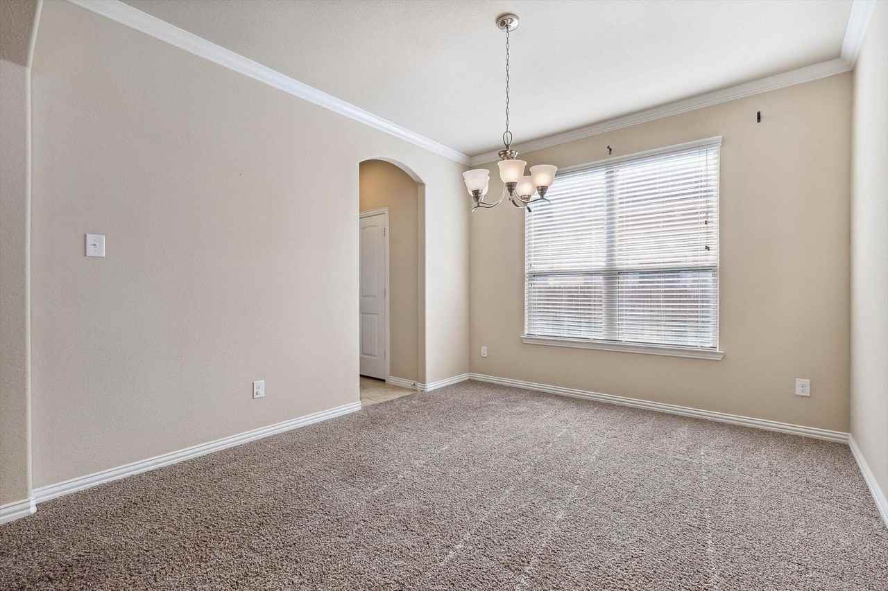 16328 White Rock Blvd - Photo 7 of 18