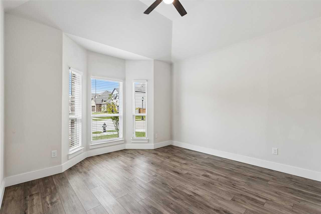 6145 Tahoe Winds Dr - Photo 4 of 38