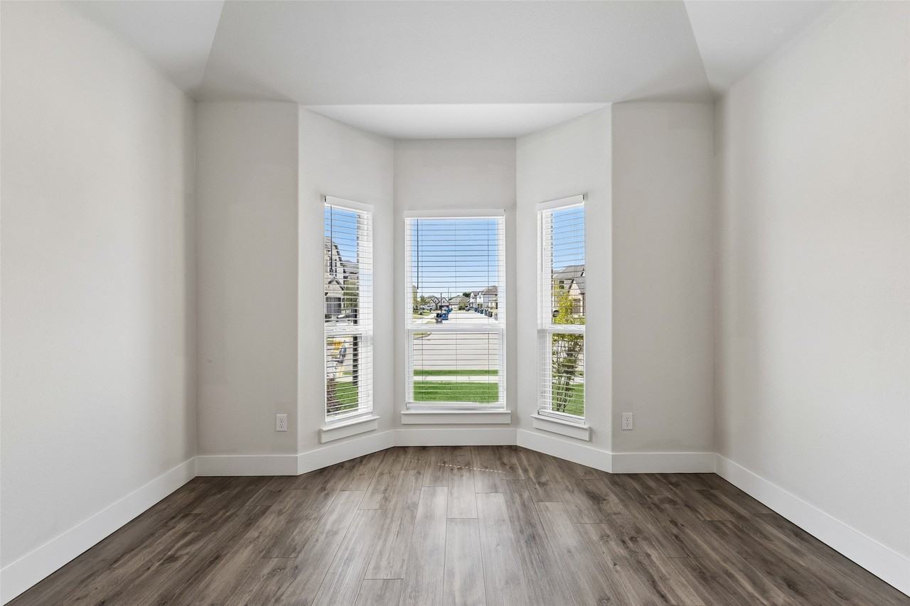 6145 Tahoe Winds Dr - Photo 5 of 38