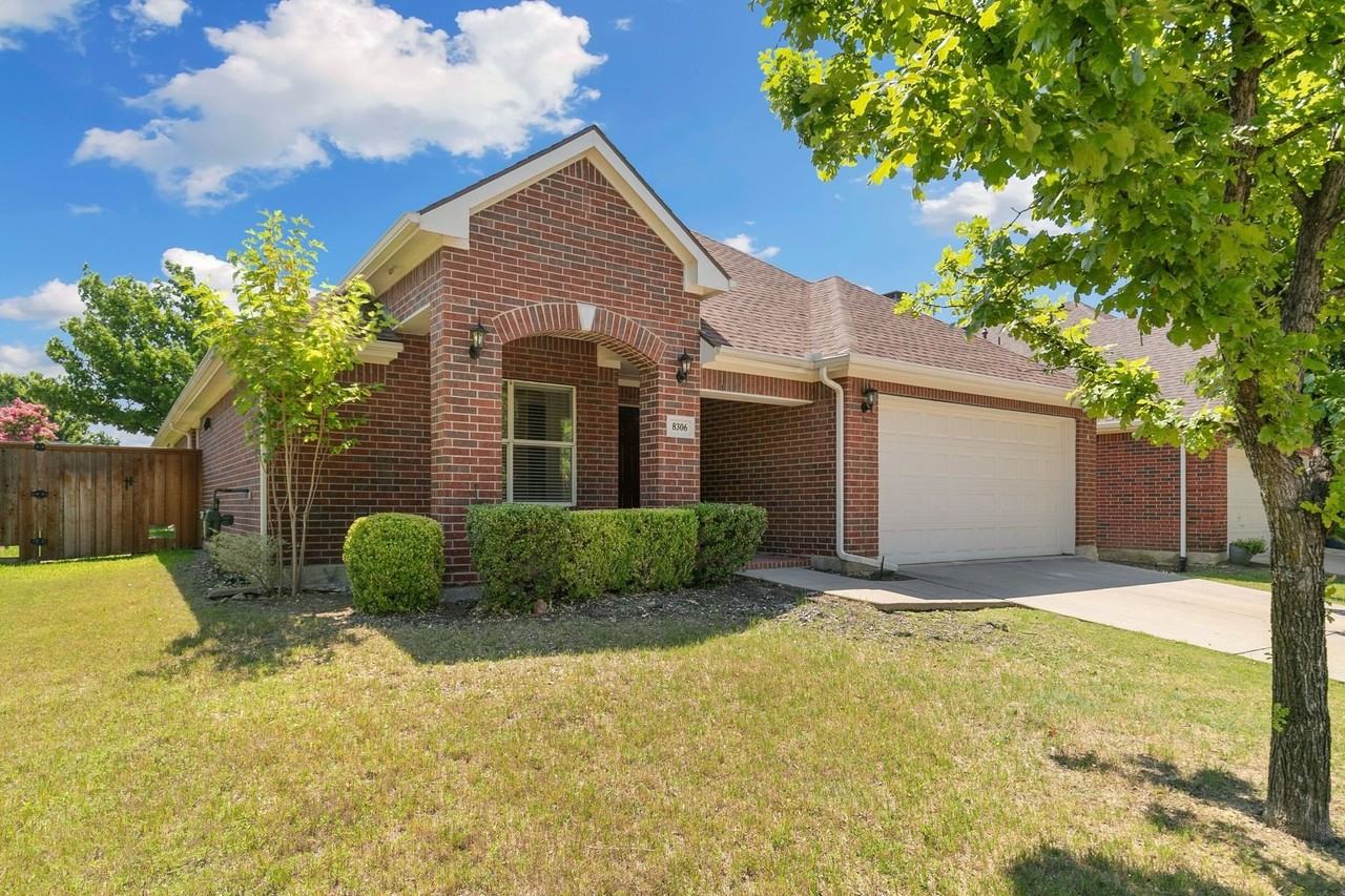 8306 Nicholson Dr - Photo 3 of 23