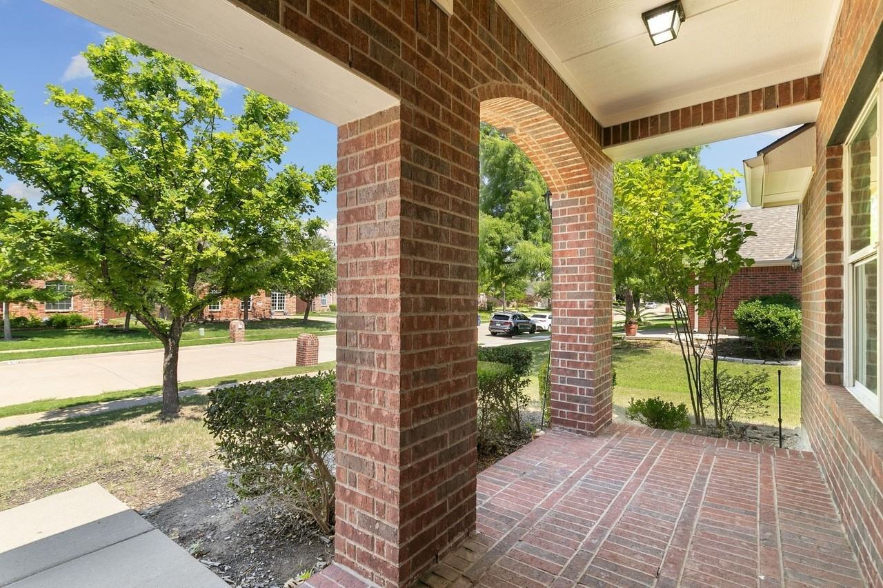 8306 Nicholson Dr - Photo 5 of 23