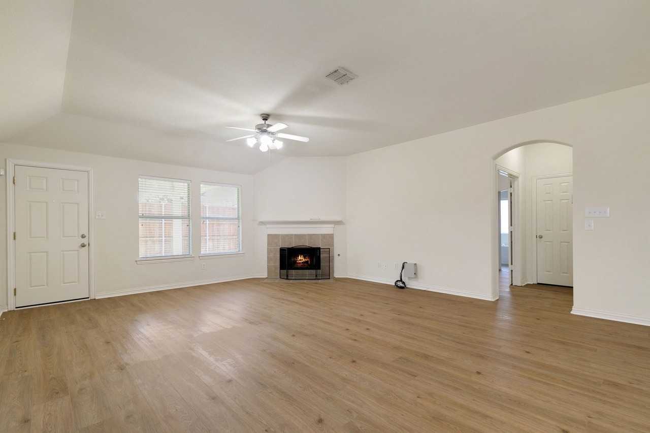 8306 Nicholson Dr - Photo 7 of 23