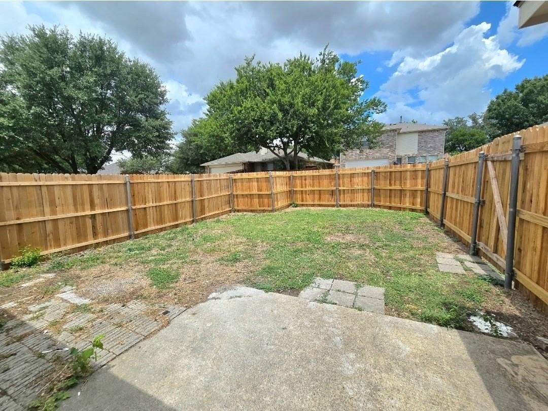2467 Mallory Ln - Photo 2 of 15