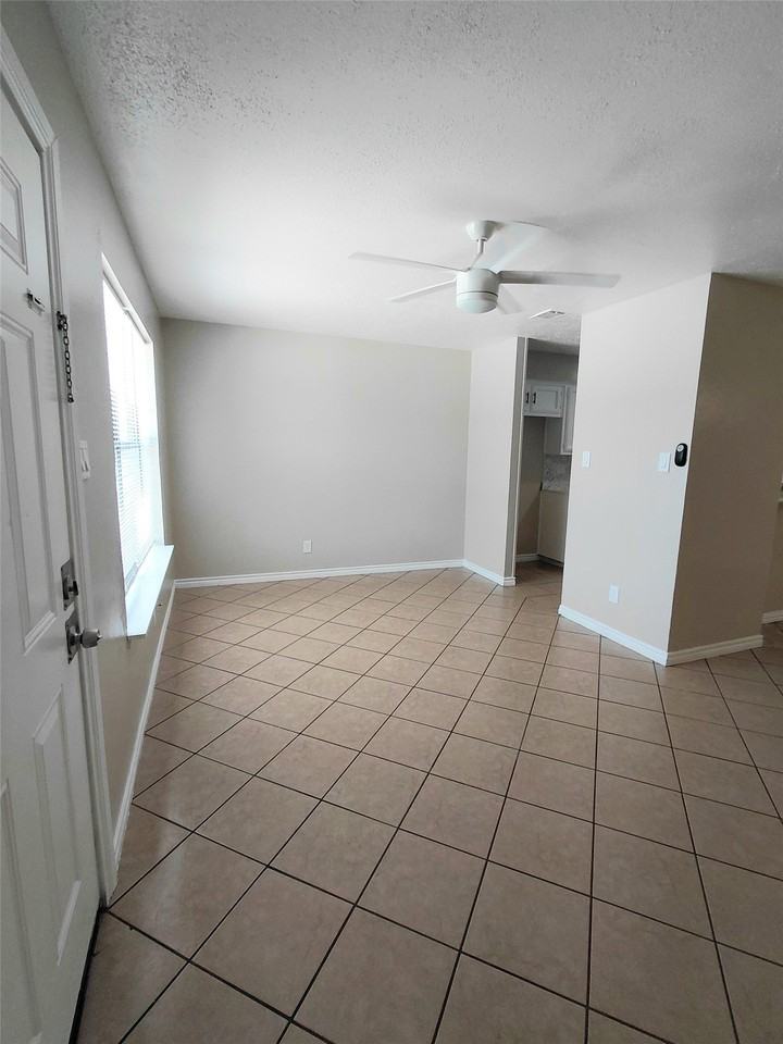 3900 Camelot St #B - Photo 4 of 13