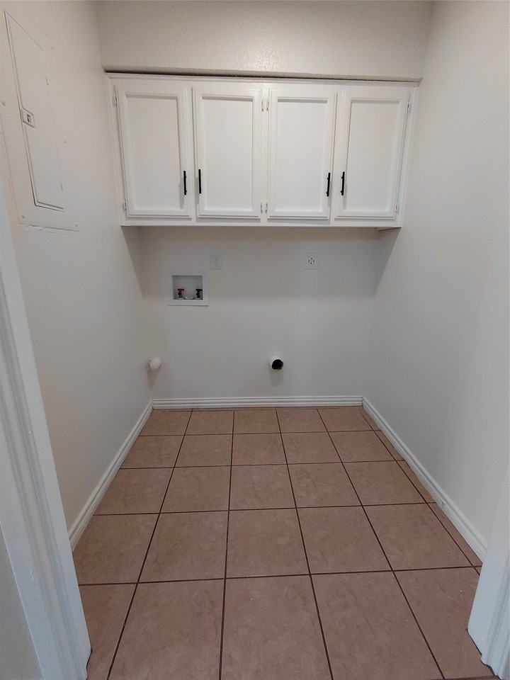 3900 Camelot St #B - Photo 6 of 13