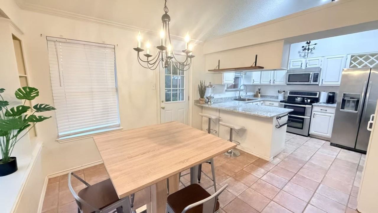 1121 Holly Dr - Photo 2 of 7