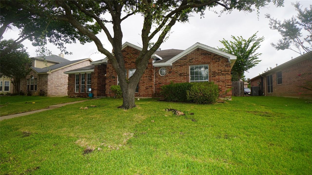 3109 Scott Dr - Photo 2 of 20