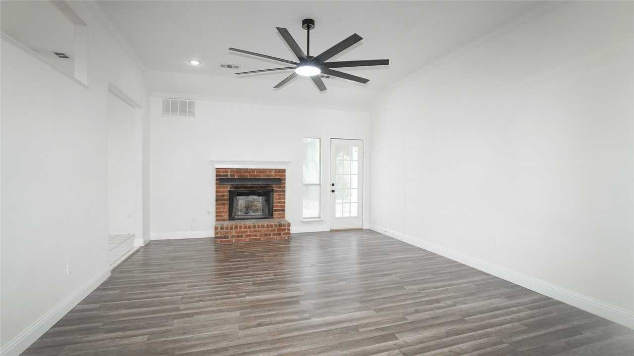 3109 Scott Dr - Photo 4 of 20
