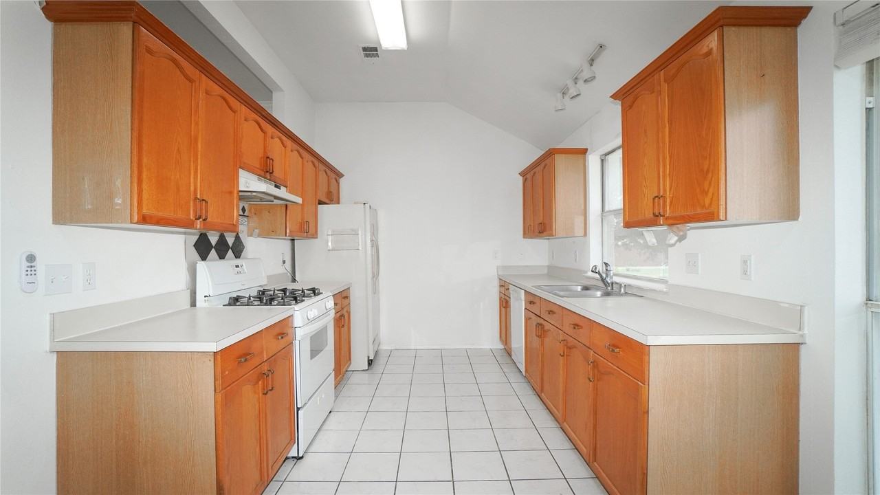 3109 Scott Dr - Photo 7 of 20