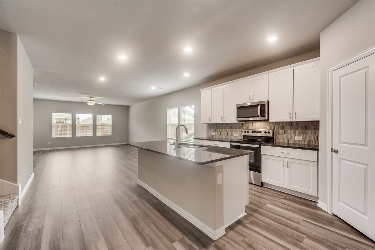 1508 Mineral Point Pl - Photo 4 of 21