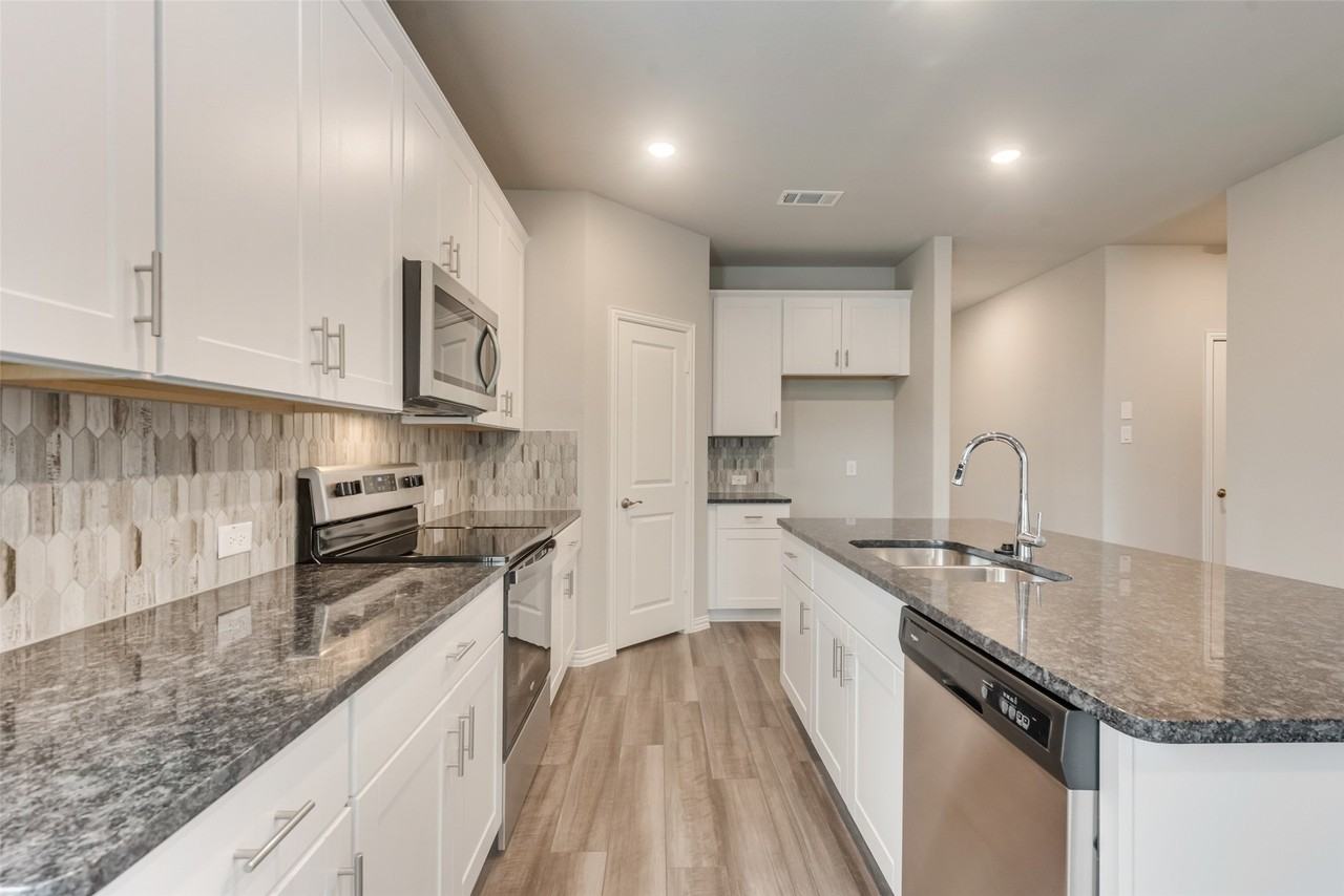 1508 Mineral Point Pl - Photo 7 of 21