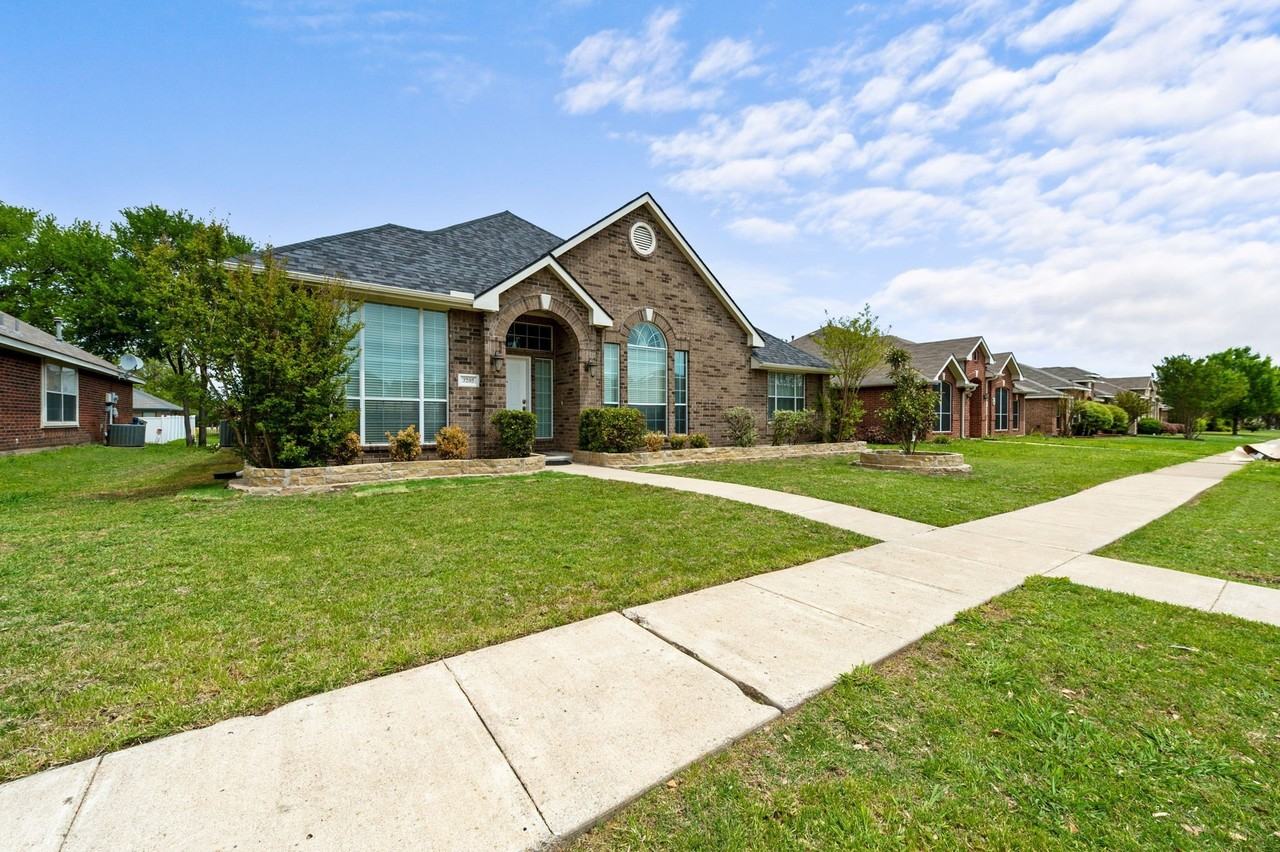 3205 Hamlett Ln - Photo 2 of 28
