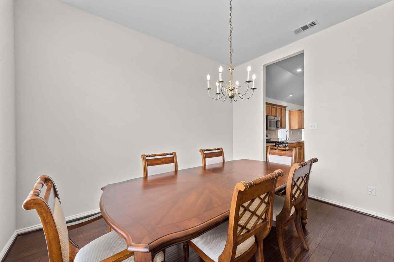 3205 Hamlett Ln - Photo 3 of 28