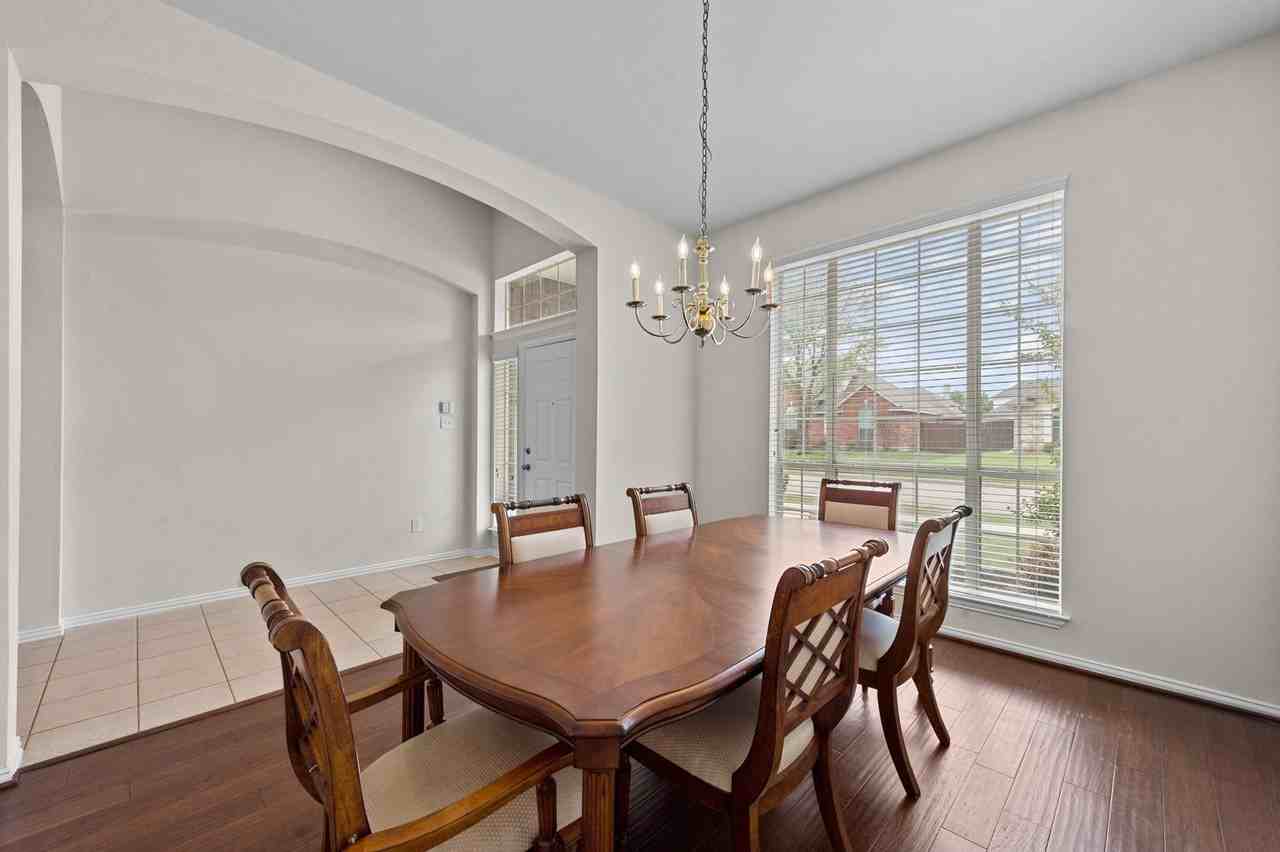 3205 Hamlett Ln - Photo 4 of 28