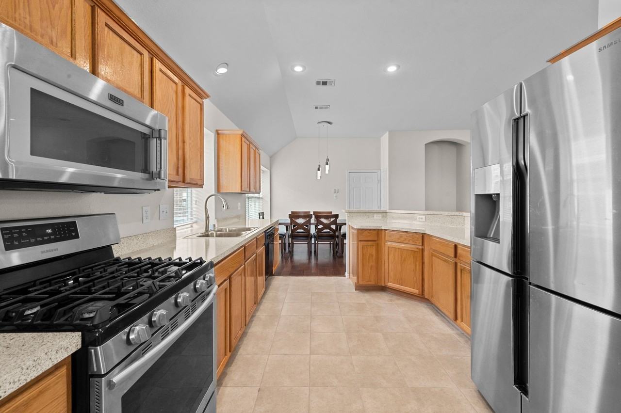 3205 Hamlett Ln - Photo 5 of 28