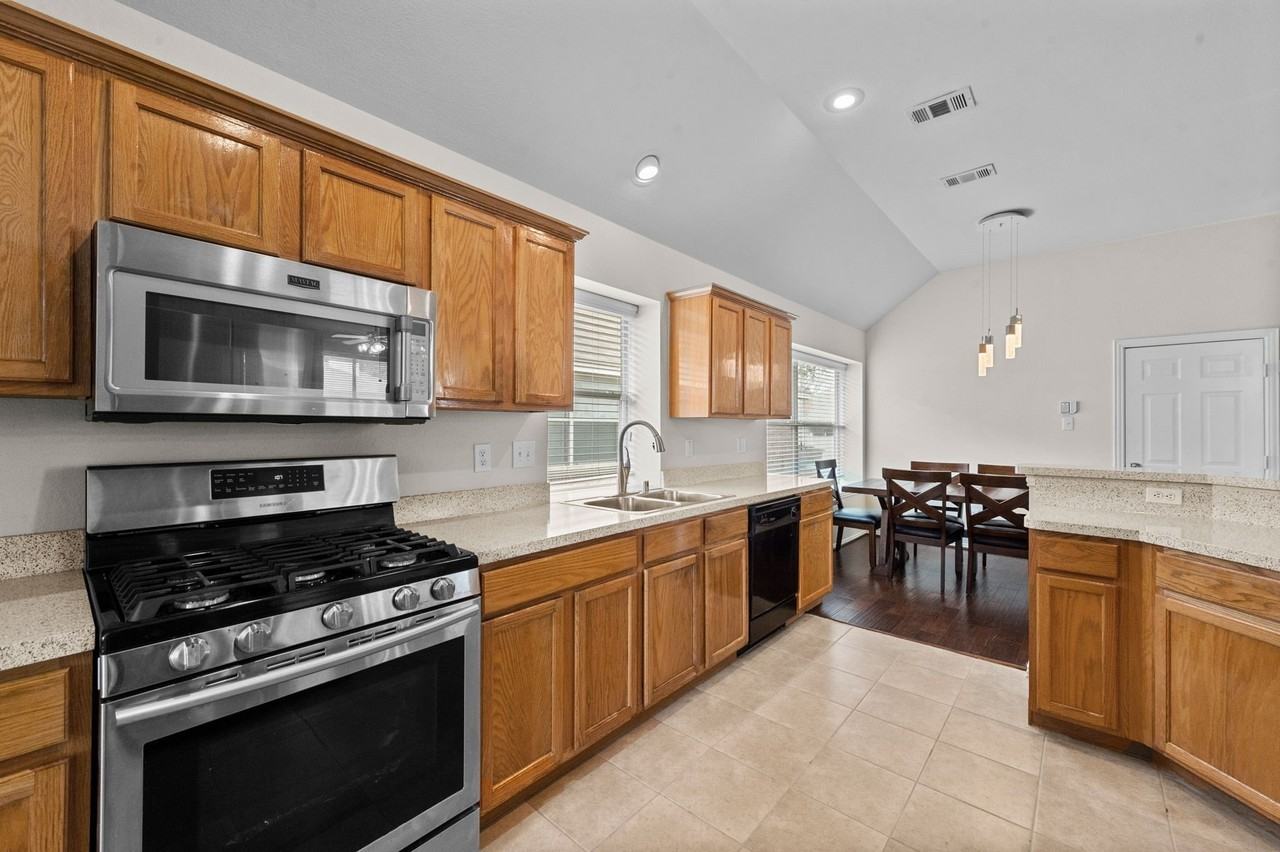 3205 Hamlett Ln - Photo 6 of 28