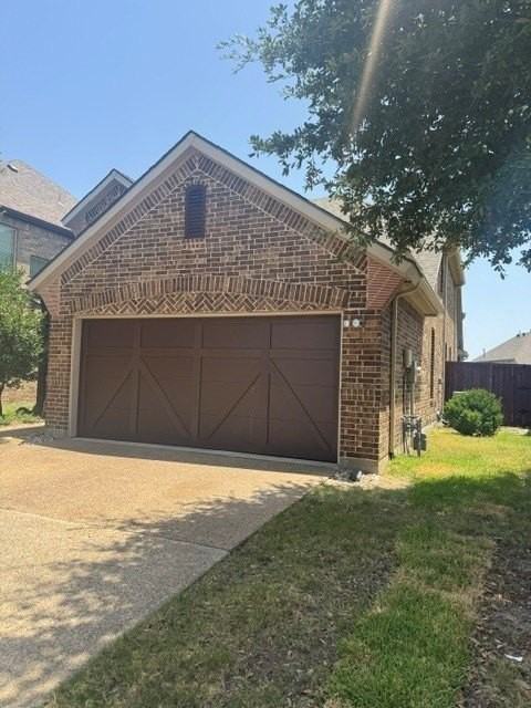 3004 Hereford Dr - Photo 4 of 36