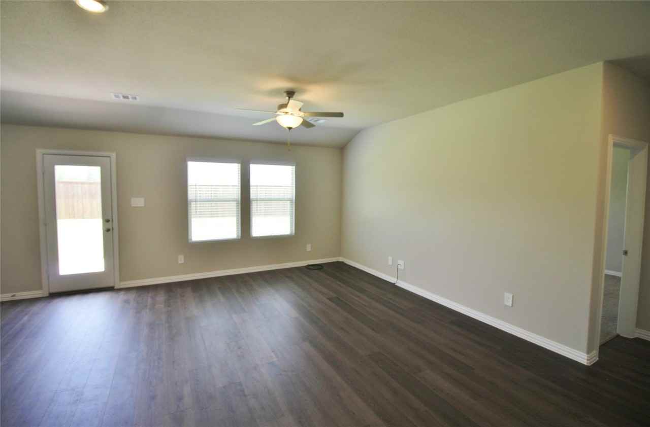 4208 Mountain Creek Dr - Photo 2 of 32