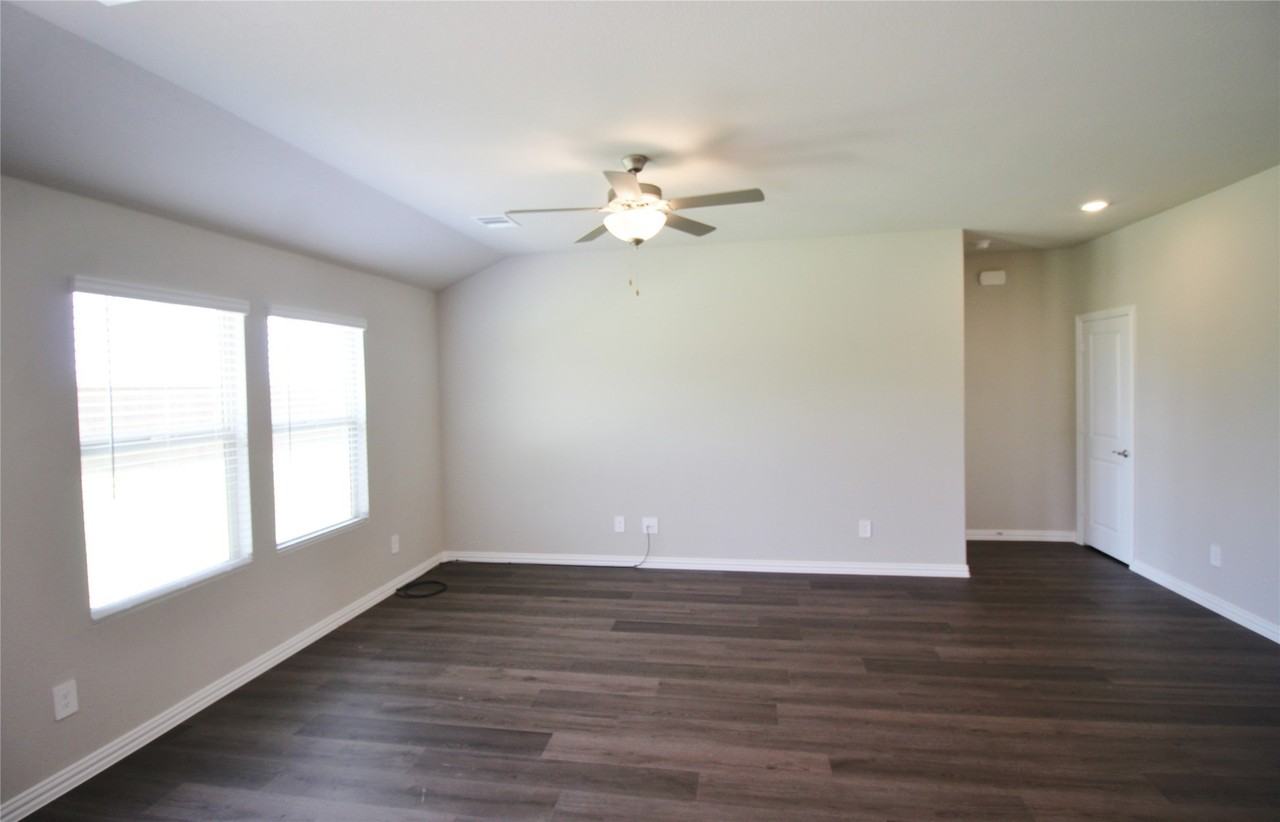 4208 Mountain Creek Dr - Photo 3 of 32