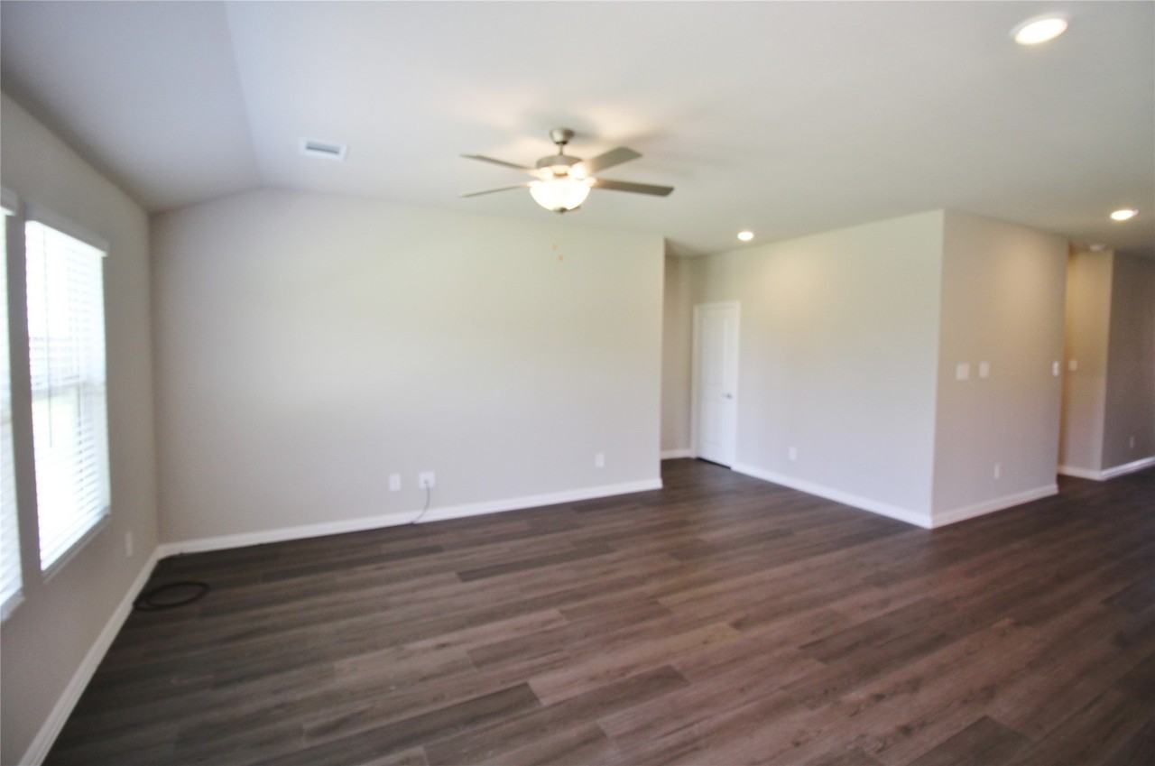 4208 Mountain Creek Dr - Photo 4 of 32
