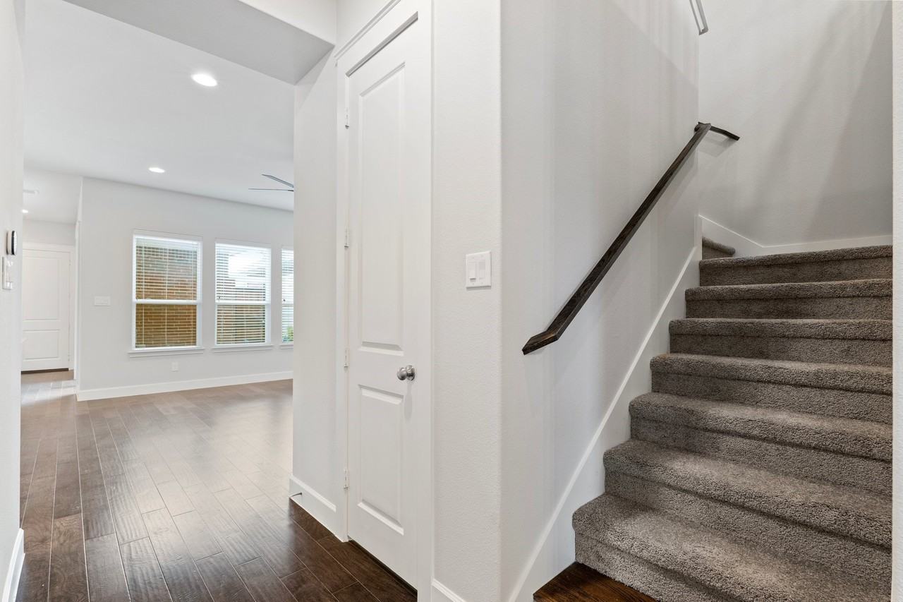 8063 Canal St - Photo 5 of 21