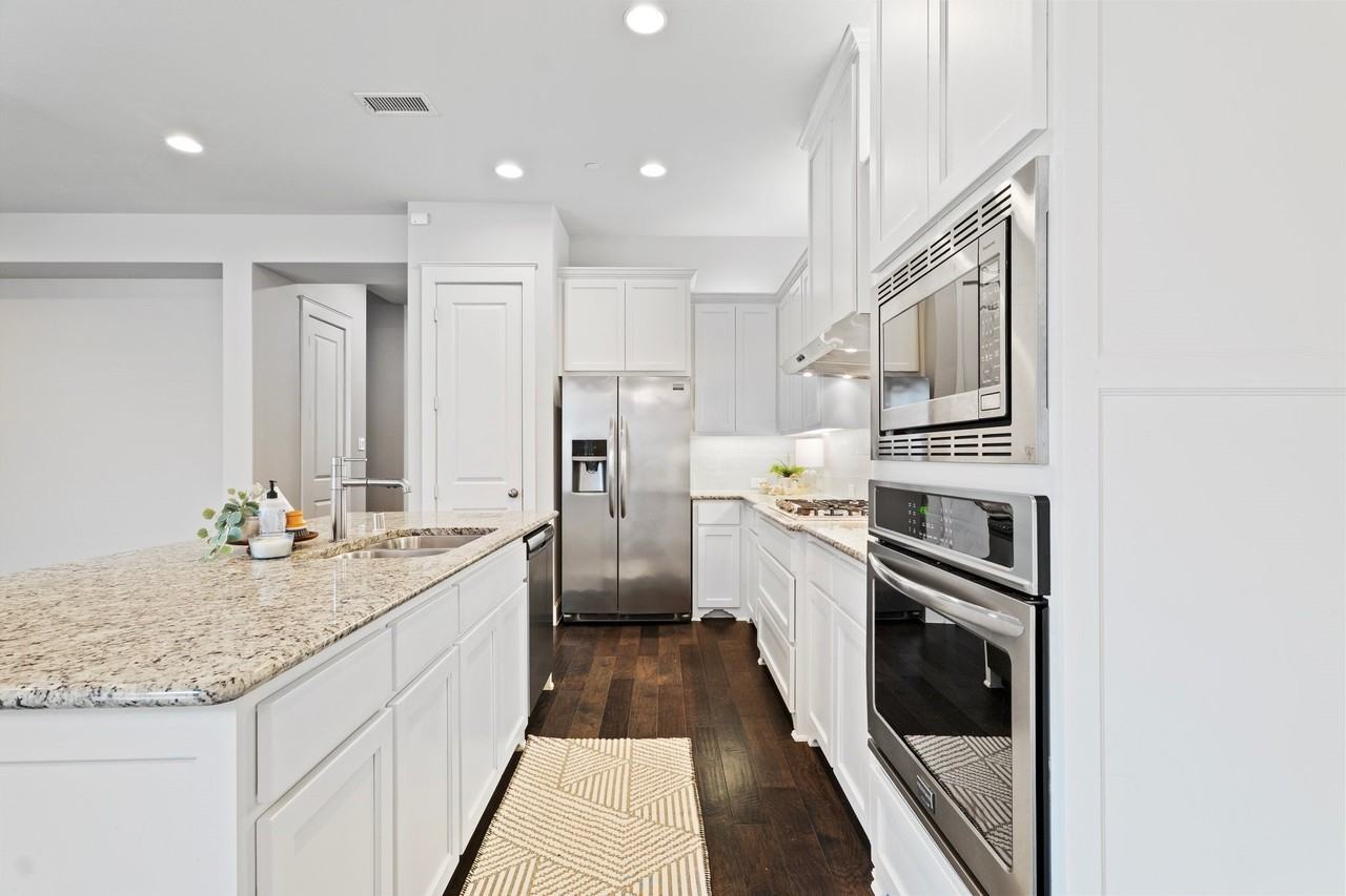 8063 Canal St - Photo 6 of 21