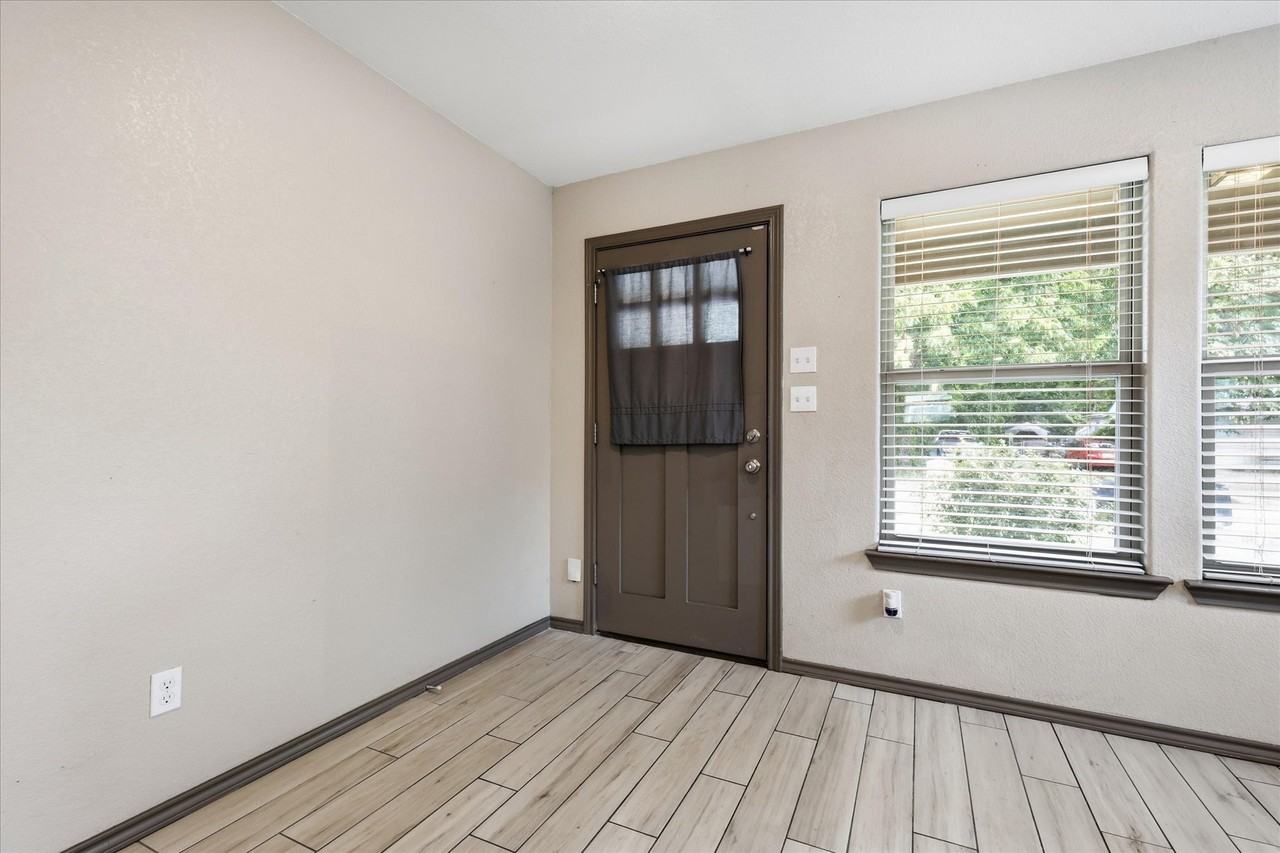1804 Glenmore Ave - Photo 4 of 34